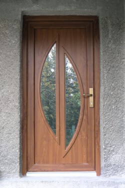 Dveře s panelem Jizera, prosklení reflexním sklem Stopsol čirý, barva dveří zlatý dub(renolit č. 2178001-167).