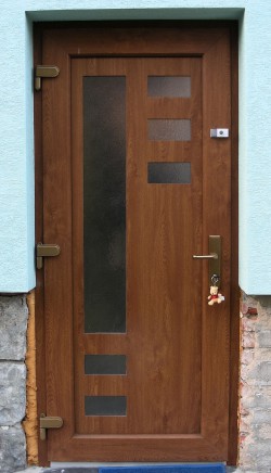 Dveře s panelem K-02(bez rámečku), prosklené ornamentním sklem crepi čiré, barva dveří zlatý dub.