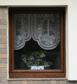 1křídlé okno, barva okna zlatý dub(renolit č. 2178001-167).