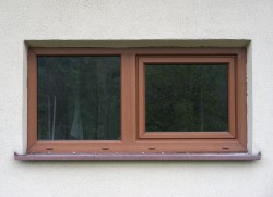2dílné okno s pevným sloupkem, 1 část pevná(FIX), 1 část otvíravá, barva okna douglaska(renolit č. 3152009-167).