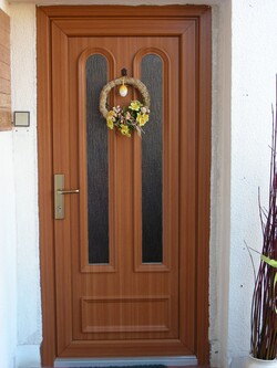 Panel Oliv&iacute;n prosklen&yacute; ornamentn&iacute;m sklem kůra čir&aacute;, barva dveř&iacute; douglaska (renolit č. 3152009-167).