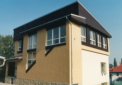 Atypick&aacute; okna se zkosen&iacute;m.